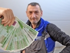 Pronašao novčanik pun eura pa ga vratio vlasnici