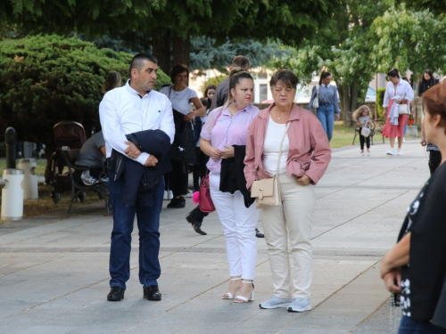 FOTO: Drugi dan trodnevnice na Šćitu - blagoslov prvašića i školskih torbi