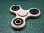 Popularni "fidget spinneri" mogu biti opasni za djecu