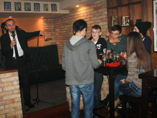 FOTO: Komičar Peđa Bajović gostovao u Mammals Club&Pub-u