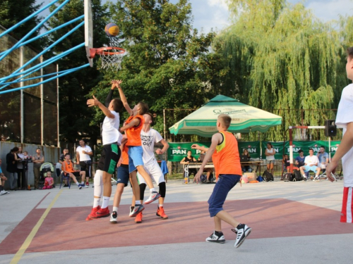 FOTO: Ekipa ''ALF Market'' osvojila Streetball za juniore