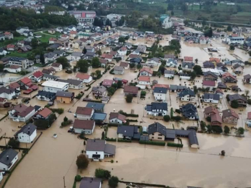Dramatično u Kiseljaku i Fojnici: Poplavljene ceste i dvorišta