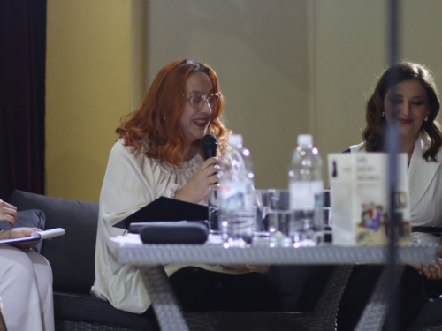 FOTO: U Prozoru predstavljena slikovnica Magdalene Jeličić ''Djed, dječak i računalo''