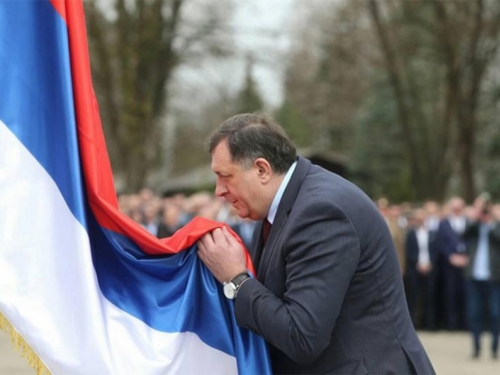 Dodik : Srbi neće da igraju kako oni sviraju