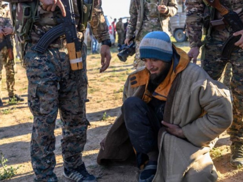 FOTO: Državljanin BiH borac ISIL-a se predao kurdskim snagama u Siriji