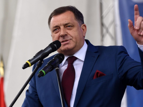 Dodik: Izetbegović je izgubljena i irelevantna politička osoba