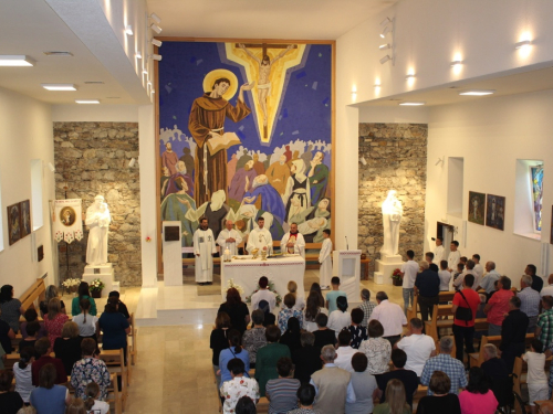 FOTO: Proslava sv. Ante u Gračacu