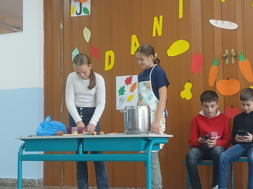 FOTO: Dani kruha u OŠ ''Ivan Mažuranić'' Gračac