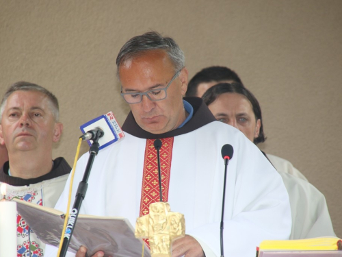 FOTO: Vanjska proslava sv. Ante u župi Gračac