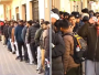 Golemi redovi migranata u Barceloni, čekaju dokumente za legalni boravak