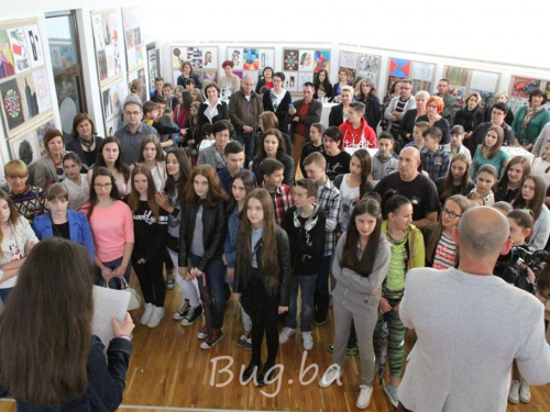 Galerija Kulturno sportskog centra Bugojno obasjana mladim i nasmijanim licima