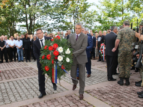 FOTO/VIDEO: Na Uzdolu obilježena 23. obljetnica stravičnog pokolja nad Hrvatima