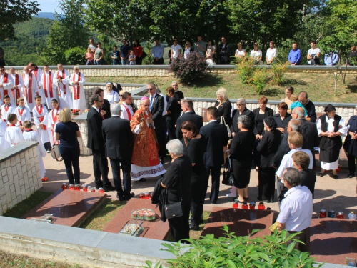 FOTO/VIDEO: Na Uzdolu obilježena 22. obljetnica stravičnog pokolja nad Hrvatima