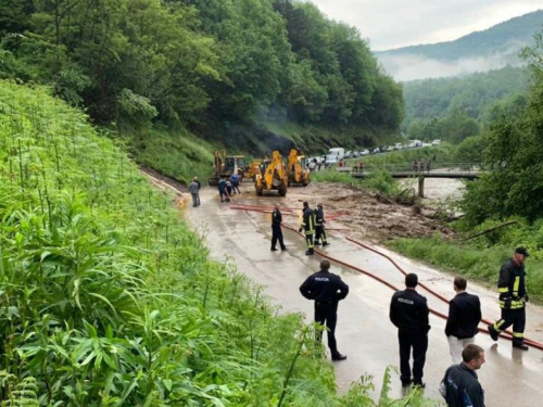 Odron prekinuo promet između Kiseljaka i Fojnice