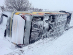 Tomislavgrad: Autobus s učenicima sletio s ceste, drugog prevrnula bura