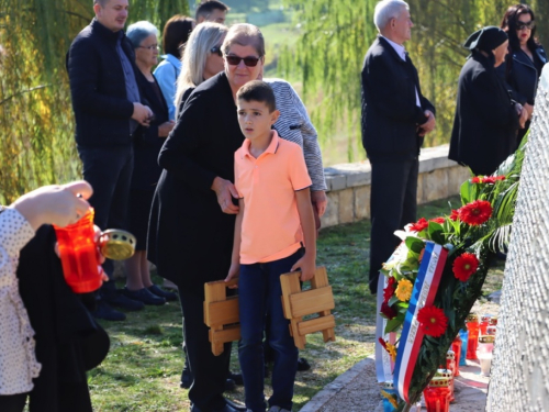 FOTO: Na Šćitu obilježen Dan sjećanja na ramske žrtve