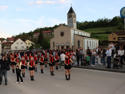 FOTO/VIDEO: Matura 2022. - Defile mladosti na ulicama Prozora