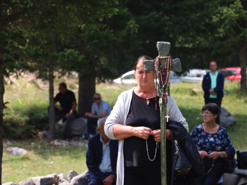 FOTO/VIDEO: Na Vranu služena sv. misa za poginule duvandžije