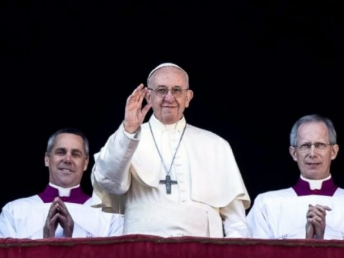 Papa Franjo presretan na prvoj javnoj audijenciji u šest mjeseci