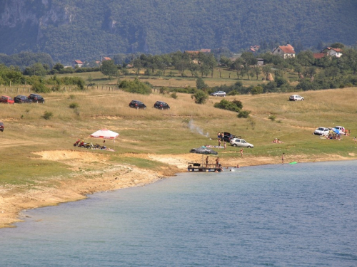 FOTO/VIDEO: Ramci spas od vrućina pronašli na Ramskom jezeru