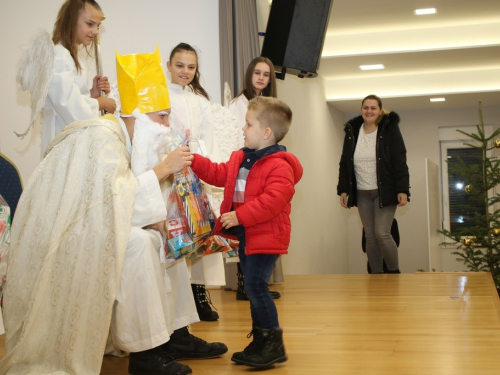 FOTO: Sv. Nikola razveselio mališane u Rumbocima