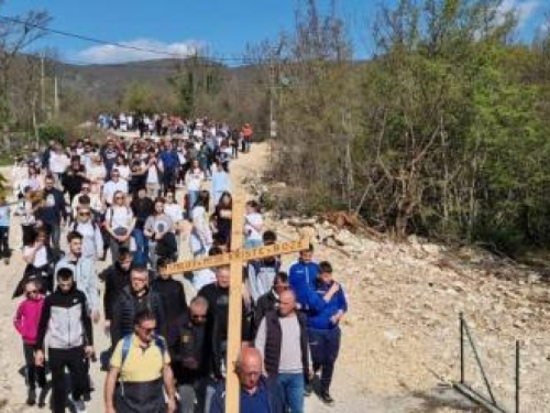 Hamas kritizira zabranu palestinskim kršćanima da nazoče misi na Cvjetnicu