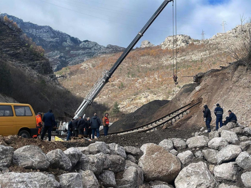 Firmi koja besplatno radi na pruzi u Donjoj Jablanici ukradeno 300 litara goriva