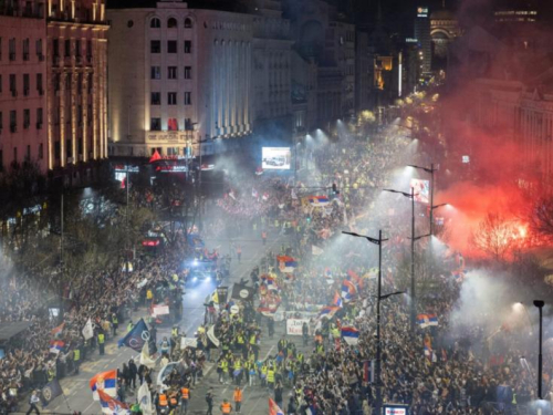 31 000 ljudi se okupila u Pionirskom parku, oštećeni traktori