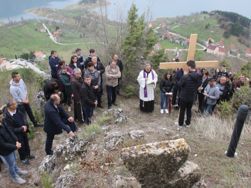 FOTO: Ramski put križa na brdo Gračac