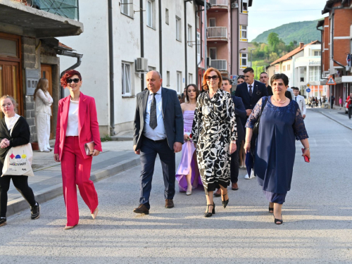 FOTO/VIDEO: Uskoplje ispratilo 63 maturanta, među njima i 9 iz Rame