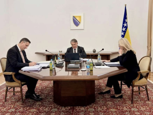 Muslimansko bratstvo kao teroristička organizacija i u BiH: Bećirović i Komšić odbili prijedlog