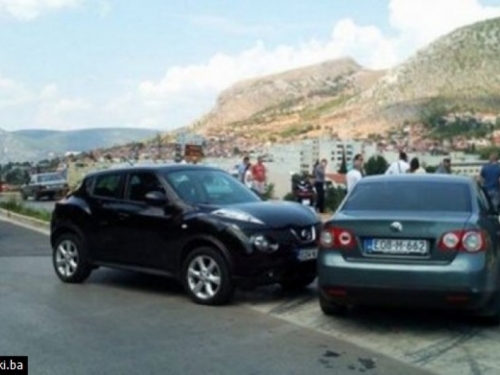 Nakon lakše prometne u Mostaru, vozač se spotaknuo i smrtno stradao
