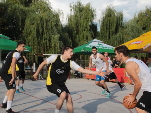 FOTO: Druga večer Streetball turnira u Prozoru