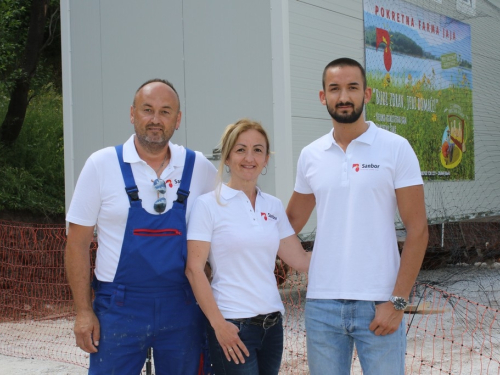 FOTO: Borići donijeli novitet u Ramu – slobodnim uzgojem koka proizvode zdrava jaja