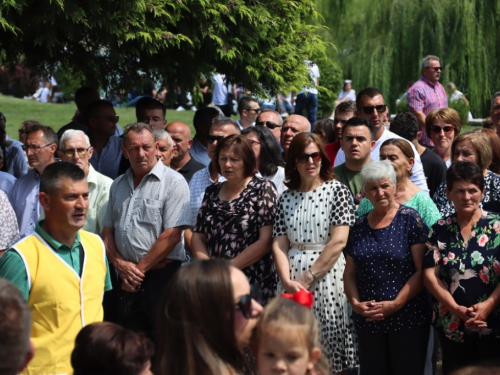 FOTO: Na Šćitu svečano proslavljena Velika Gospa i Mlada misa fra Mile Belje