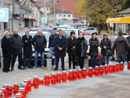 FOTO: Povodom Svih svetih u Prozoru zapaljene svijeće za poginule i preminule branitelje