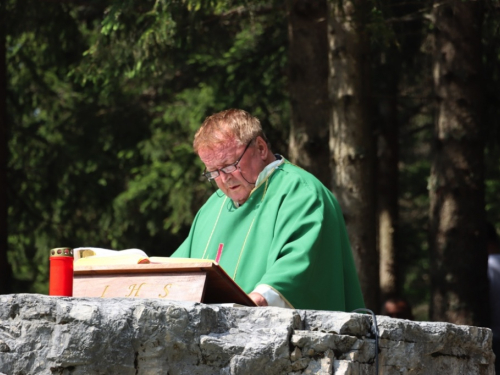 FOTO/VIDEO: Na Vranu služena sv. misa za poginule duvandžije