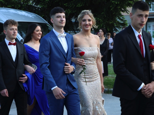 FOTO/VIDEO: Matura 2024. - Defile mladosti na ulicama Prozora