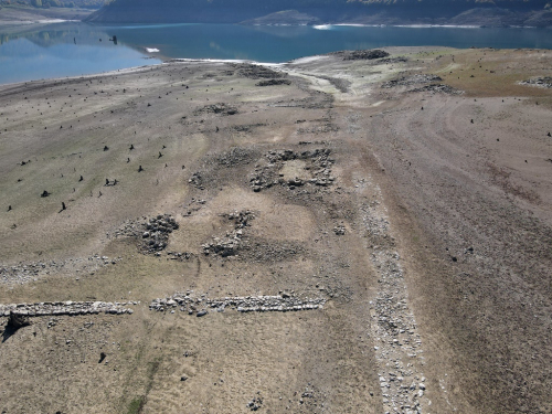 VIDEO/FOTO: Iz Ramskog jezera izranjaju ostaci sela