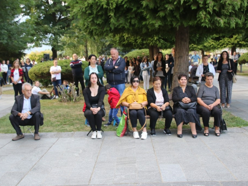 FOTO: Na Šćitu započela trodnevnica, Mladu misu slavio p. Marko Petričević