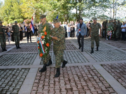 FOTO: Na Uzdolu obilježena 24. obljetnica stravičnog pokolja nad Hrvatima