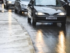 Kolnici mokri i skliski; kiša otežava prometovanje