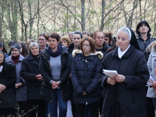 FOTO: Put križa kroz fratarski gaj na Šćitu