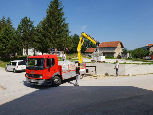 FOTO: Radovi na spomen obilježju poginulim braniteljima na Uzdolu