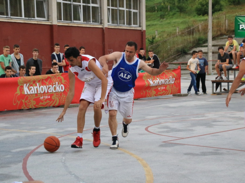 FOTO: U Prozoru počeo 13. Streetball turnir