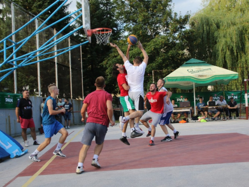 FOTO: Počeo turnir u uličnoj košarci ''Streetball Rama 2017.''