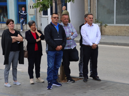 FOTO: Polaganjem vijenaca i svečanom sjednicom započelo obilježavanje Dana općine