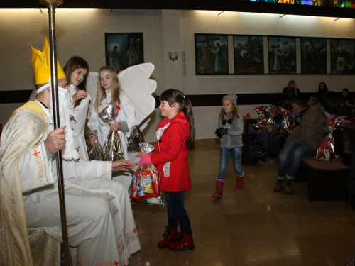 ​FOTO: Sv. Nikola s radošću dočekan u župi Rumboci