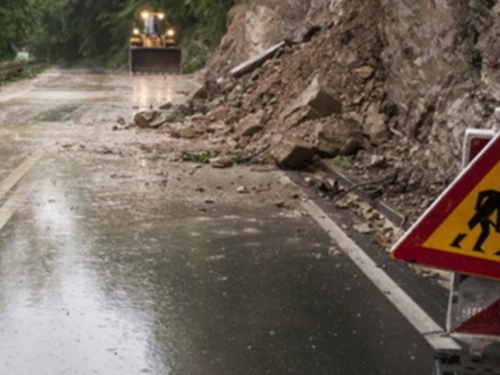 Stanje na cestama BiH: Oprez zbog odrona i poledice
