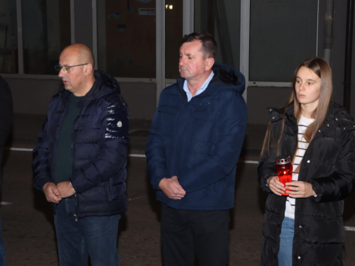 Mladež HDZ BiH Rama obilježila obljetnicu pada Vukovara i Škabrnje te osnutak HR-HB